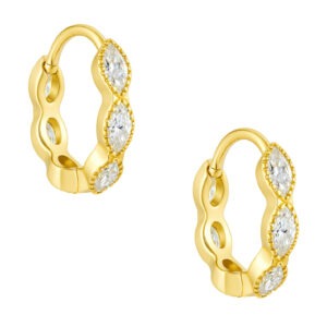 BRINCO ARGOLA PONTIAGUDA ORNAMENTADA TITÂNIO